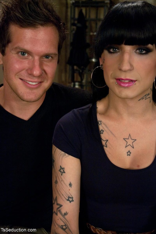 Ball-sucking bitch uses chains to subdue he - XXX Dessert - Picture 1