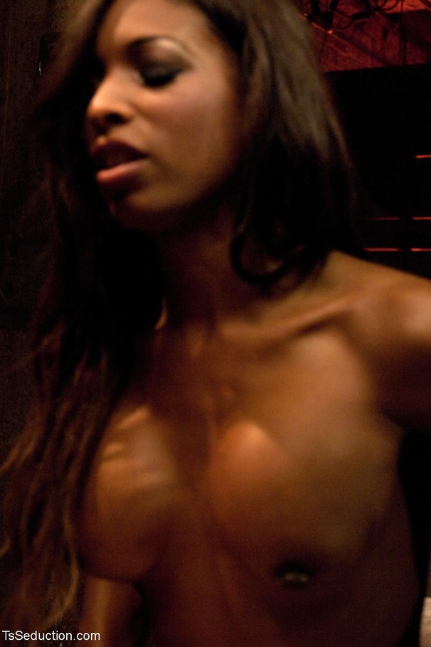 Latex-loving black t-girl uses rope bondage - XXX Dessert - Picture 13