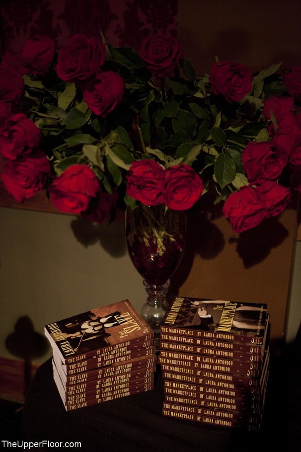 Books have never been used in such an eroti - XXX Dessert - Picture 1