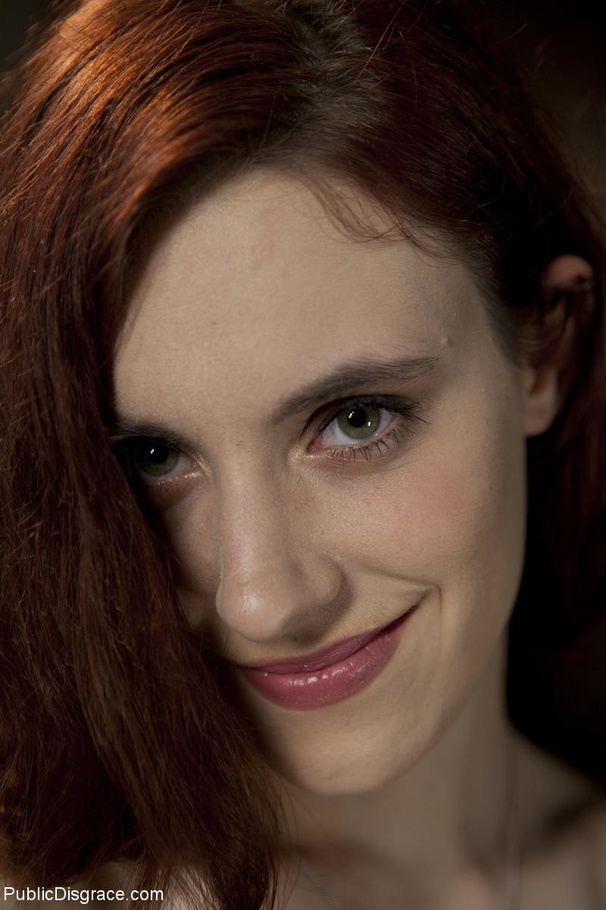 Slender, disciplined ginger has a lost look - XXX Dessert - Picture 1