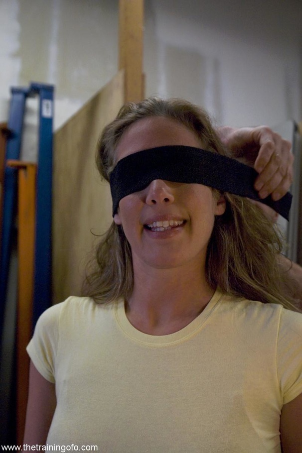 Her yellow top is torn, allowing her tits t - XXX Dessert - Picture 1