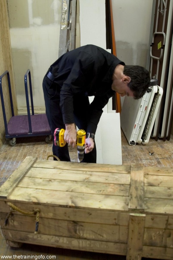 Caged cutie with dark hair licks dirty boot - XXX Dessert - Picture 1