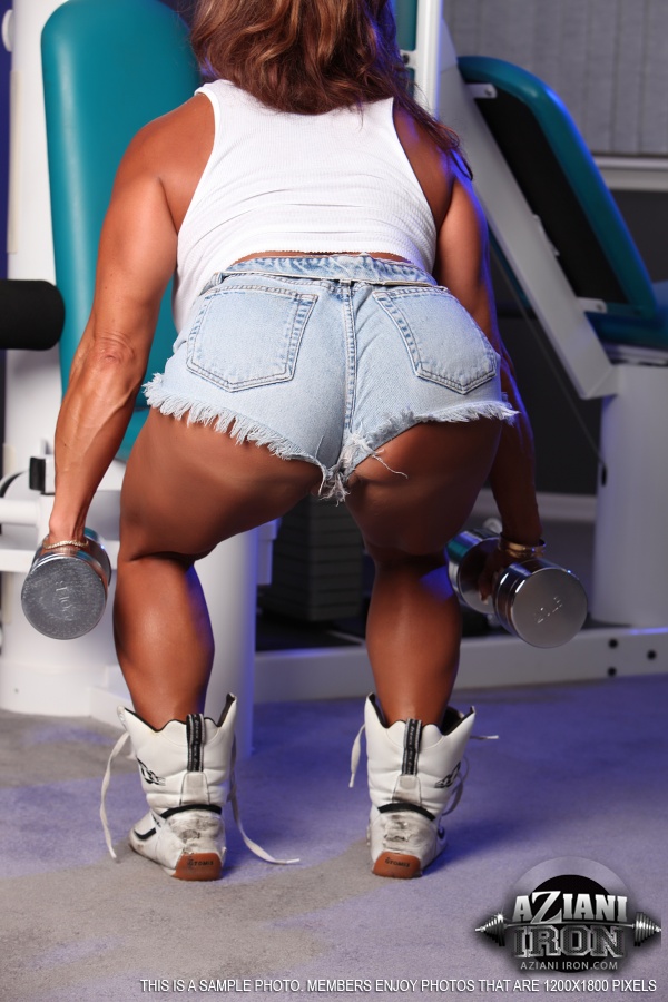 Black bodybuilder slut having some sexy fun - XXX Dessert - Picture 11
