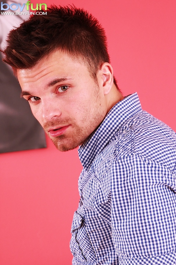 Gorgeous Harri Vakker shoots streams of cum from huge dick onto his washboard abs - XXXonXXX - Pic 1