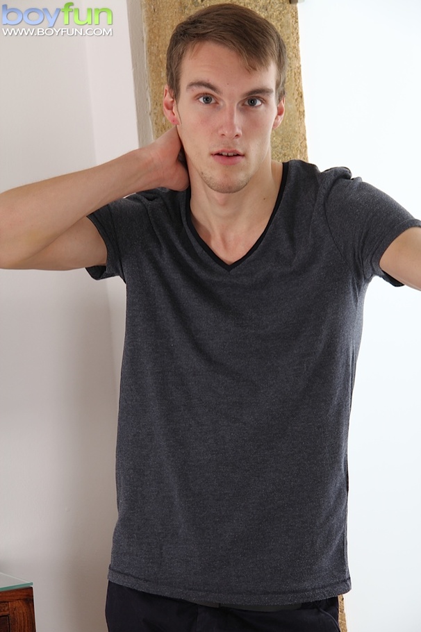 Tight bodied Mike James rubs his nice cock and shows off perfect ass - XXXonXXX - Pic 1