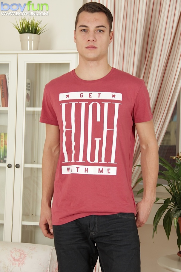 Ripped stud spreads his round ass and jerks his big cock into shoe - XXXonXXX - Pic 1