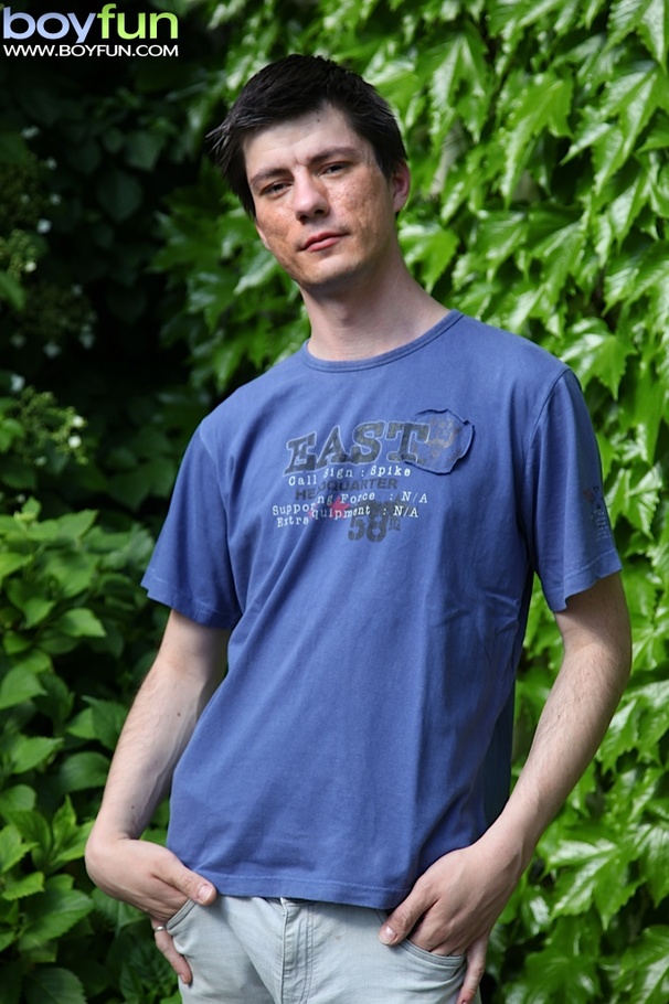 Philly Braska fingers his ass and blows his load in the backyard - XXXonXXX - Pic 1