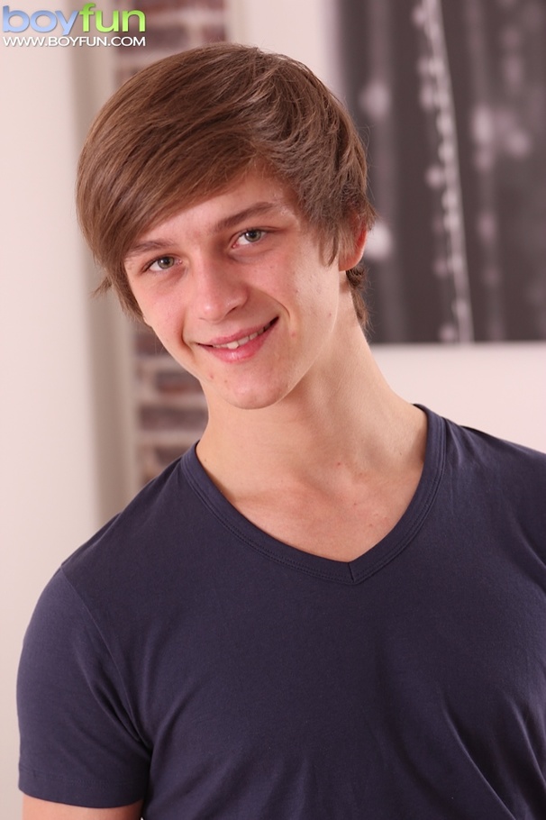 Tight uncut frat boy busts his nut all over his smooth abs - XXXonXXX - Pic 2