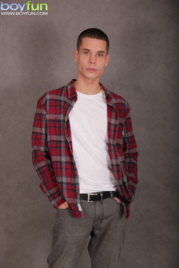 His hard abs are perfect to unload cum on it and suck his dick - XXXonXXX - Pic 1