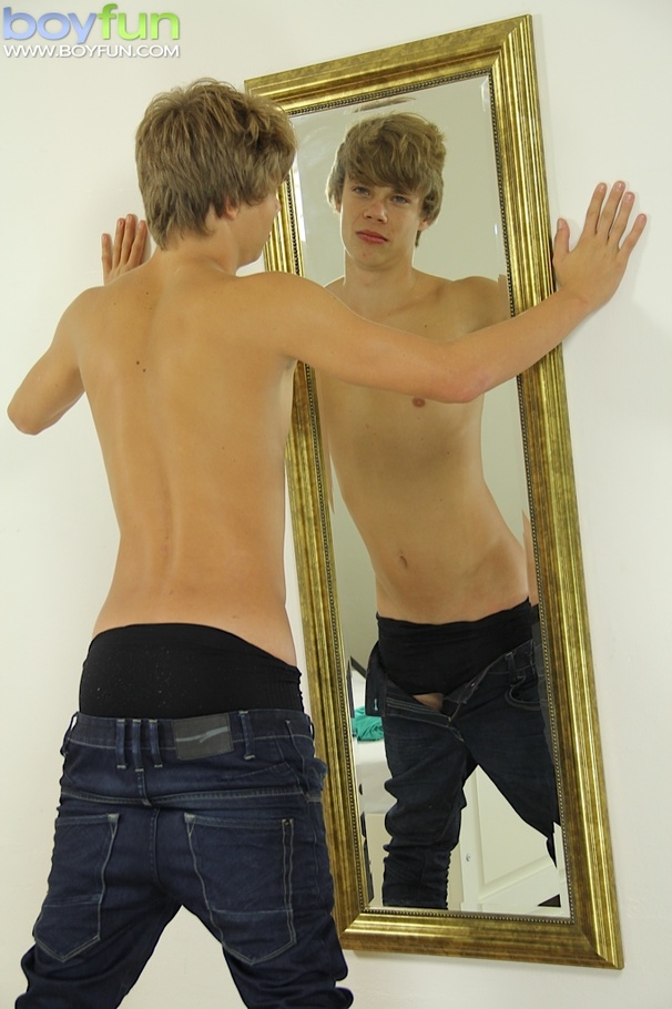 Pretty skinny blond guy likes to pose and show his small dick - XXXonXXX - Pic 4