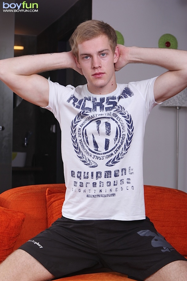 This gay flashes his bottom and anus, then yanks his willy and cums on himself - XXXonXXX - Pic 2