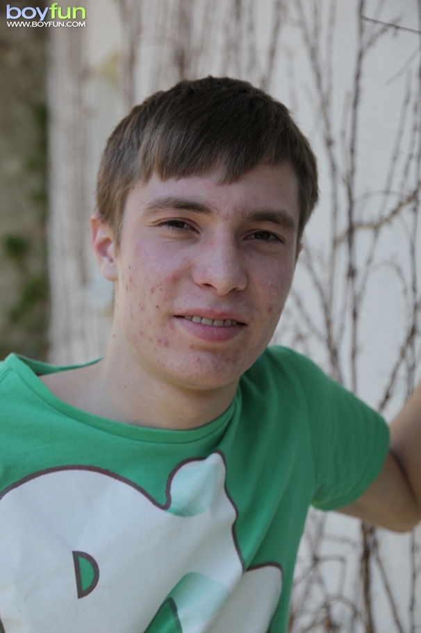 Nice homo plays with his crap hole outdoors and wishes a good fuck - XXXonXXX - Pic 1