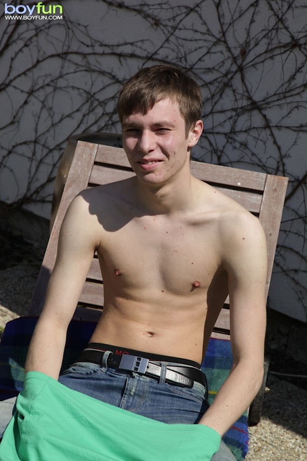 Nice homo plays with his crap hole outdoors and wishes a good fuck - XXXonXXX - Pic 4