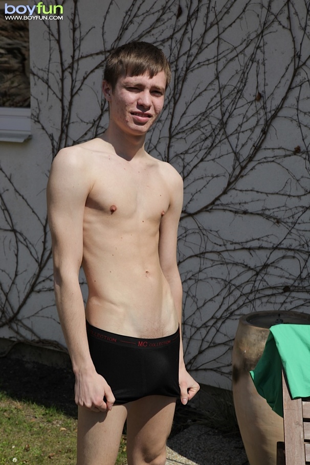 Nice homo plays with his crap hole outdoors and wishes a good fuck - XXXonXXX - Pic 7