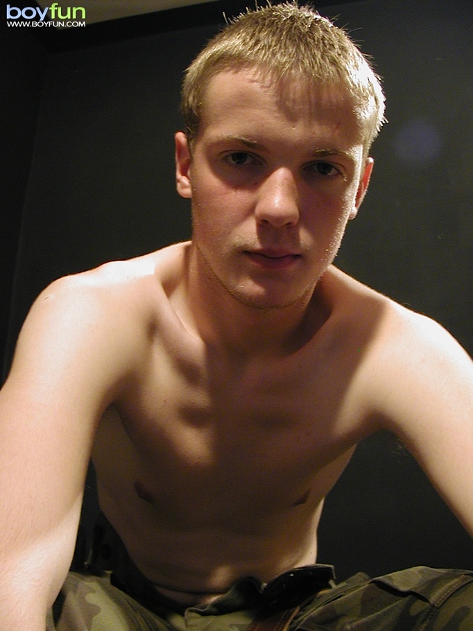 Sexy camouflage pants cannot hide the precious dick and balls of this horny dude - XXXonXXX - Pic 11