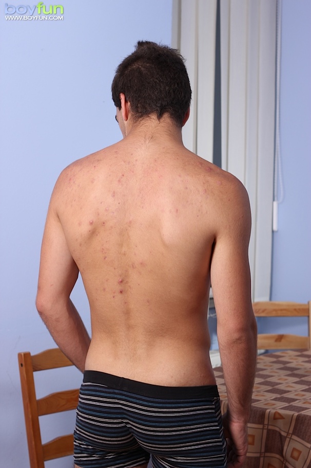 The hard stomach of this guy gets his own sweet cum - XXXonXXX - Pic 5