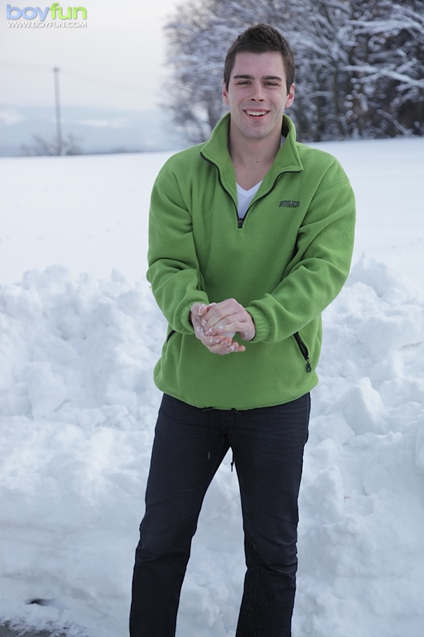 Cold winter is no hindrance to spread ass and get a hot cock in it - XXXonXXX - Pic 1