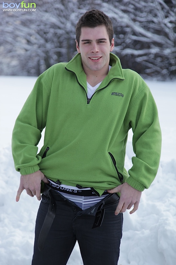 Cold winter is no hindrance to spread ass and get a hot cock in it - XXXonXXX - Pic 2