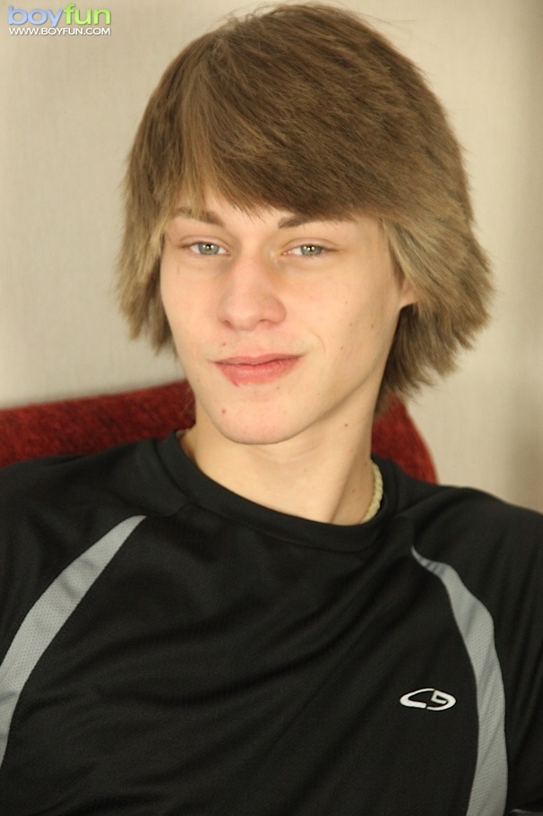 This dude has the loveliest innocent smile but uses his sock like a beast - XXXonXXX - Pic 1