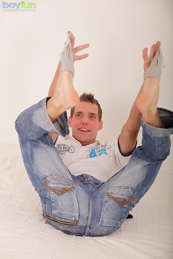 Horny college dude find delight in unloading cum on his stomach - XXXonXXX - Pic 4