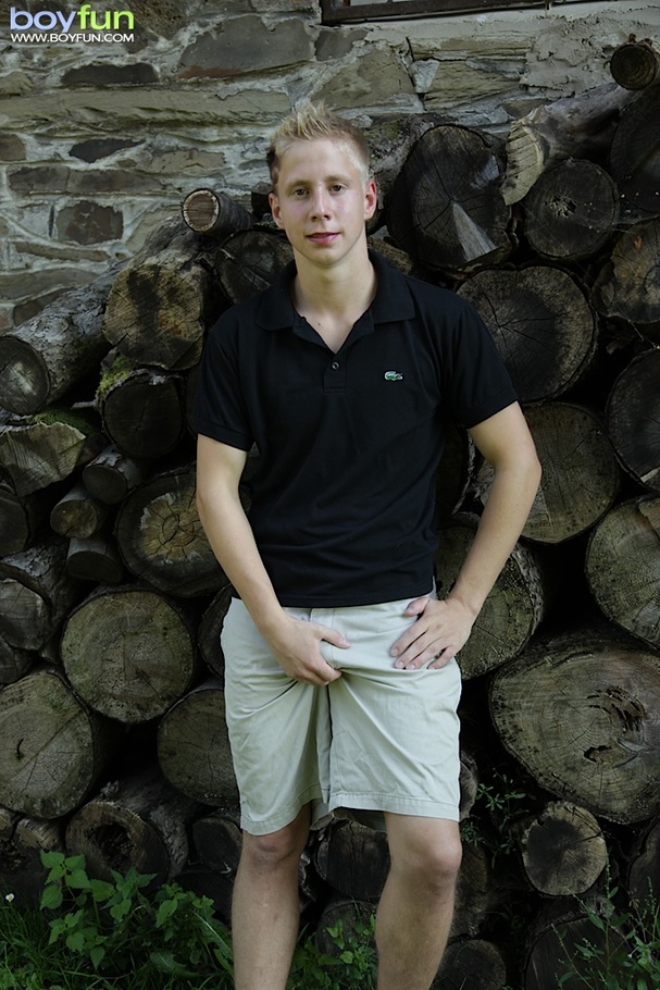 This dude knows how to fuck himself outdoors and wears hottest boxer - XXXonXXX - Pic 2