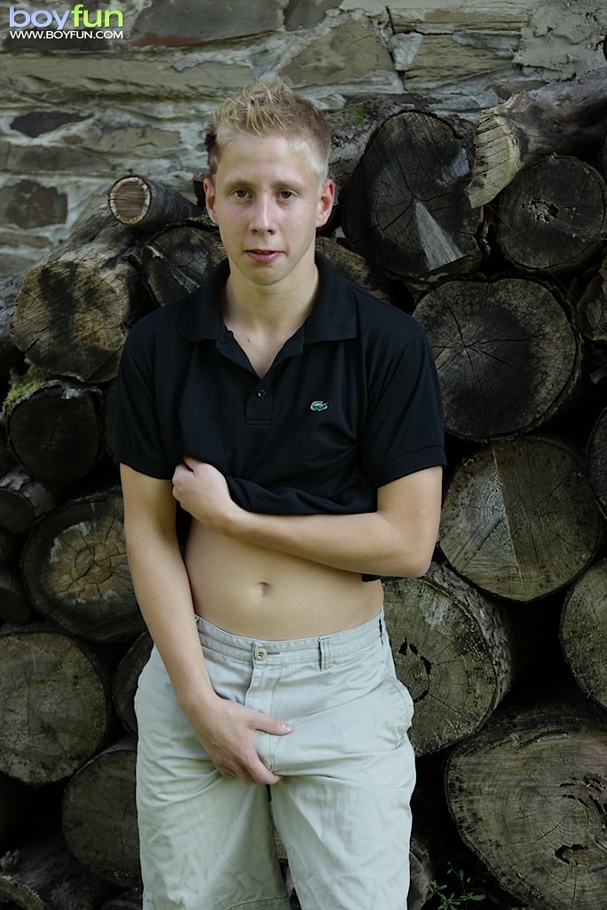 This dude knows how to fuck himself outdoors and wears hottest boxer - XXXonXXX - Pic 3