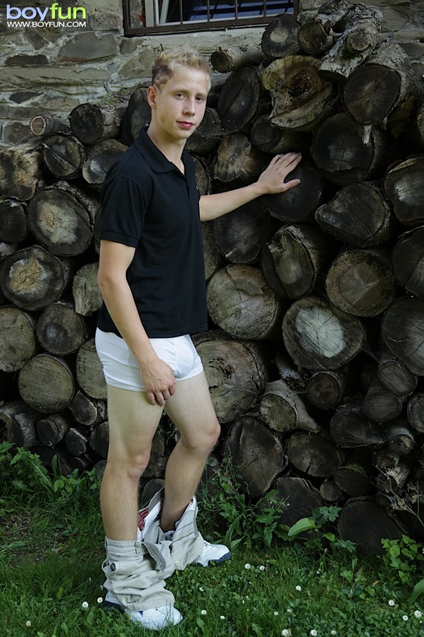 This dude knows how to fuck himself outdoors and wears hottest boxer - XXXonXXX - Pic 5