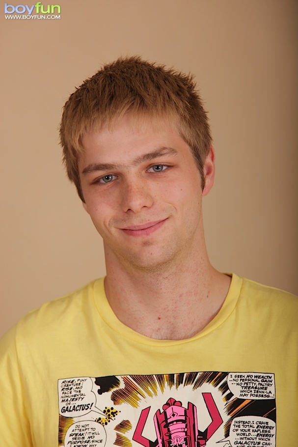 Enjoy kissing the body of this hairy idiot who just wants some butt love - XXXonXXX - Pic 1