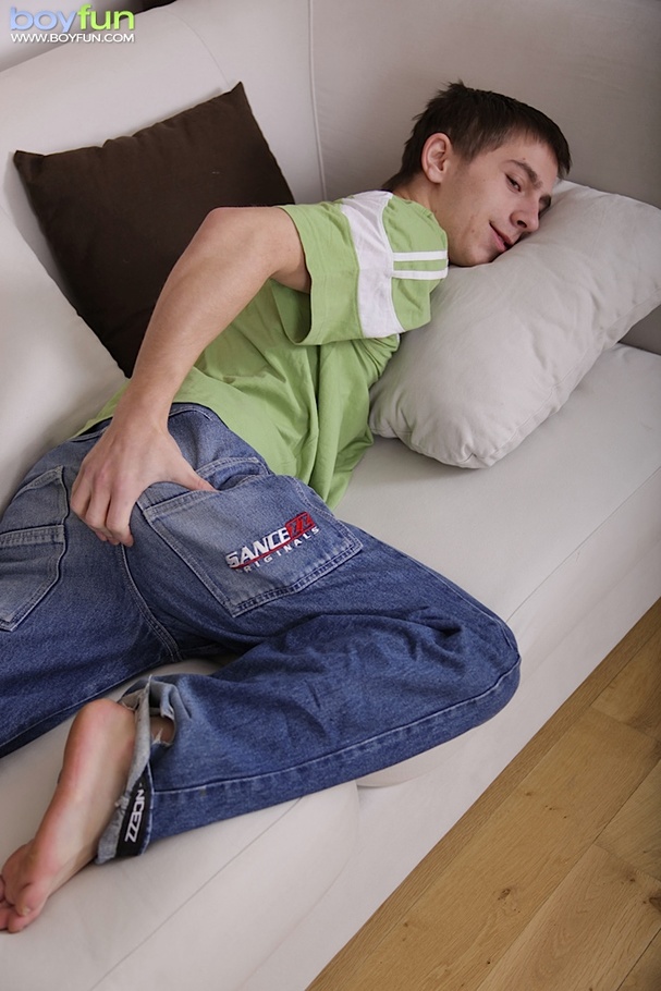 Obscene dude gets so hard and shows off his abs and jacks off - XXXonXXX - Pic 4