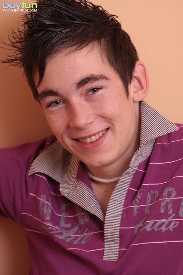 Enjoy how this guy arouses your dirty fantasies with flexibility - XXXonXXX - Pic 2