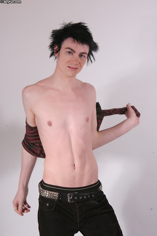 His friends left for a while and he thought it was better to jerk off in the picnic - XXXonXXX - Pic 4