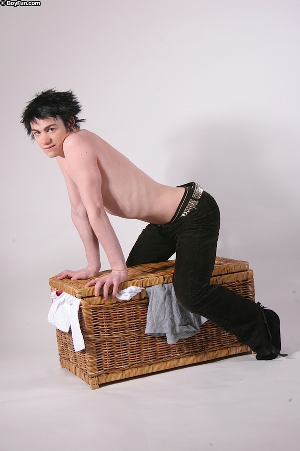 His friends left for a while and he thought it was better to jerk off in the picnic - XXXonXXX - Pic 5