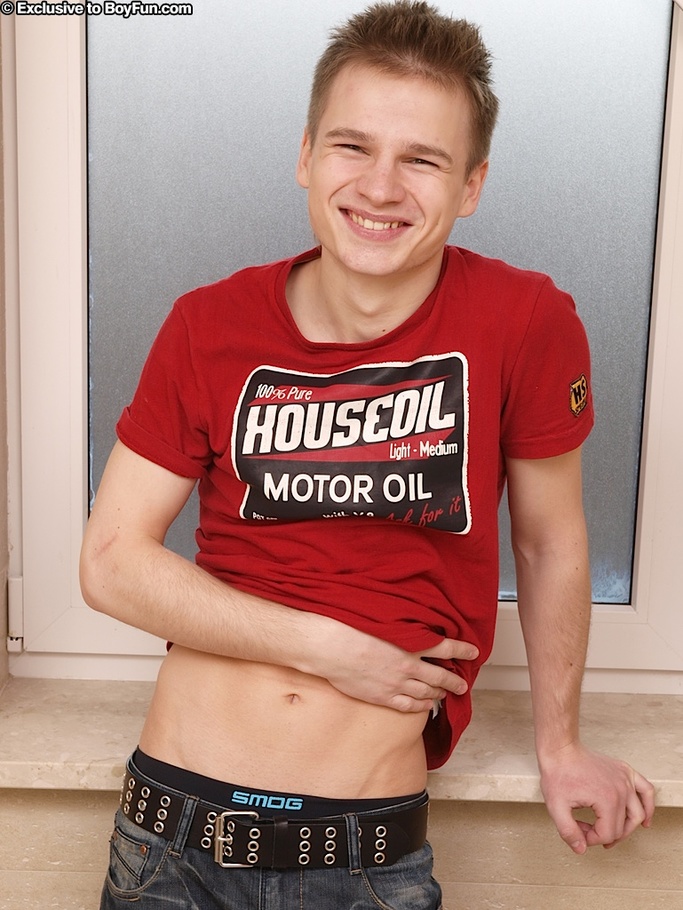 This dude gets hotter as he takes a hot shower and flashes his firm buttocks - XXXonXXX - Pic 1