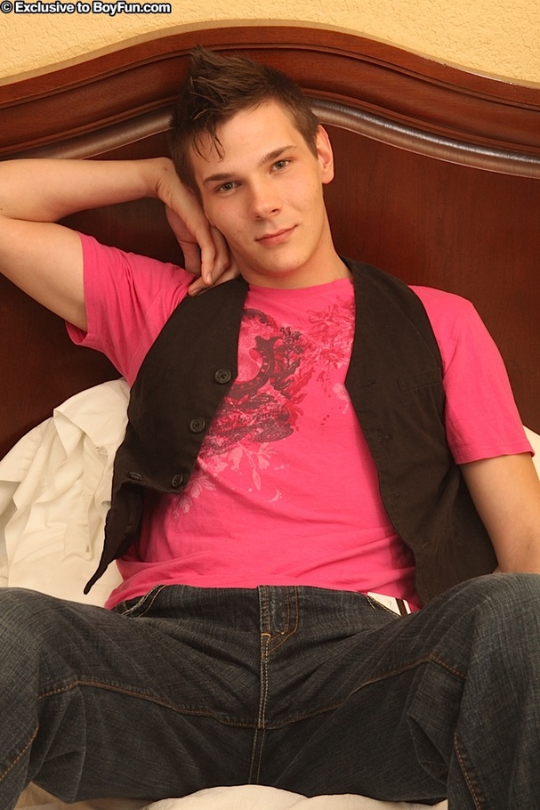 Sexy guy poses on his bed and shows the delicious ass - XXXonXXX - Pic 2