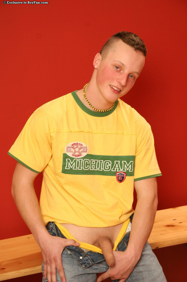 Sexy buff dude with big dick poses for the camera nastily - XXXonXXX - Pic 5
