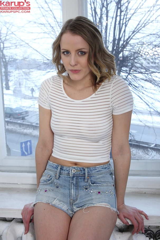 Sweet college babe with pink tits fucked he - XXX Dessert - Picture 1