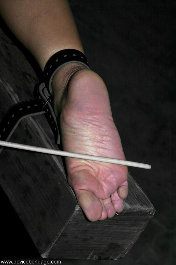 Cutie creams when her cunt is played with, and she is strapped down, rendering her immobile. - XXXonXXX - Pic 17