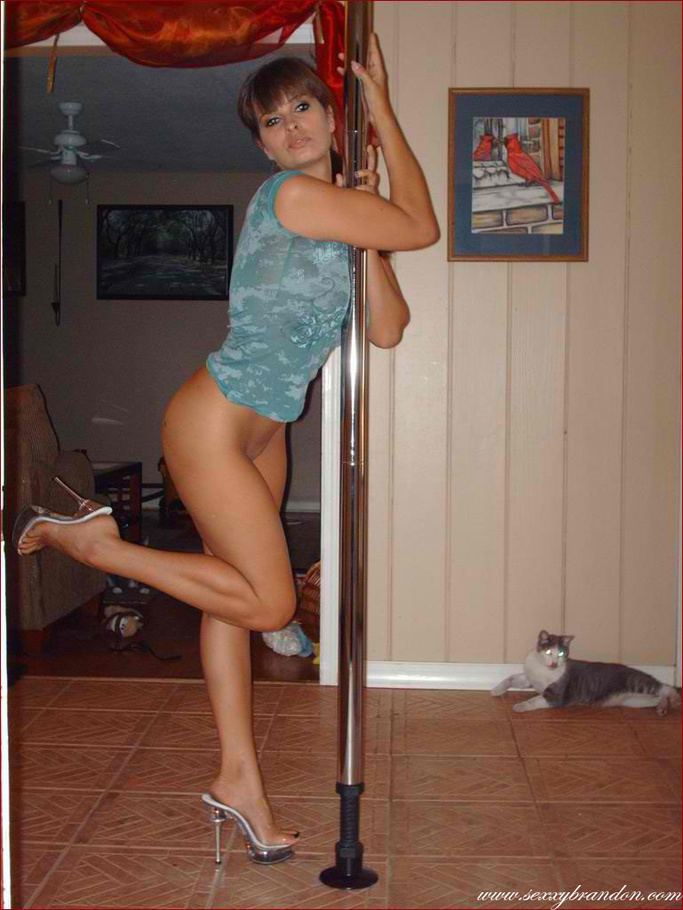 Alluring babe peels down her blue panty and - XXX Dessert - Picture 15
