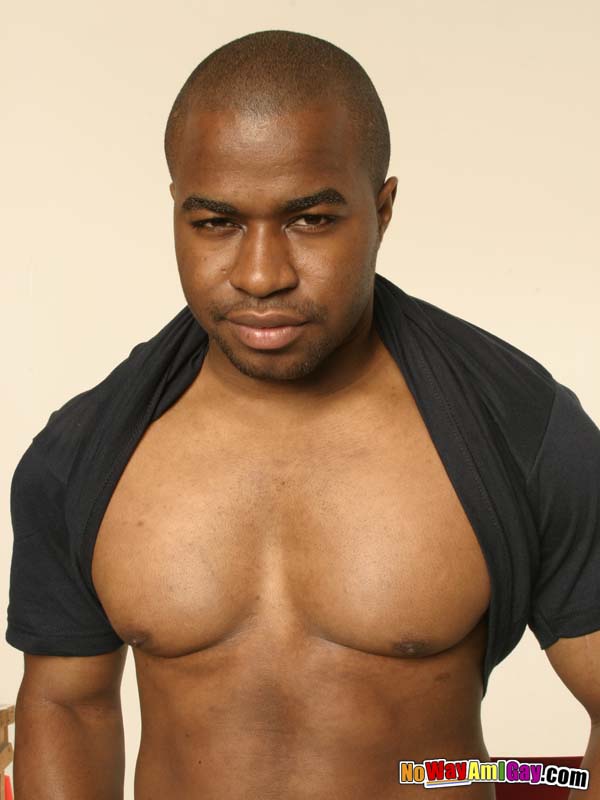 Black guy with muscular build shows of his  - XXX Dessert - Picture 5