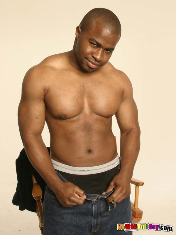 Black guy with muscular build shows of his  - XXX Dessert - Picture 6