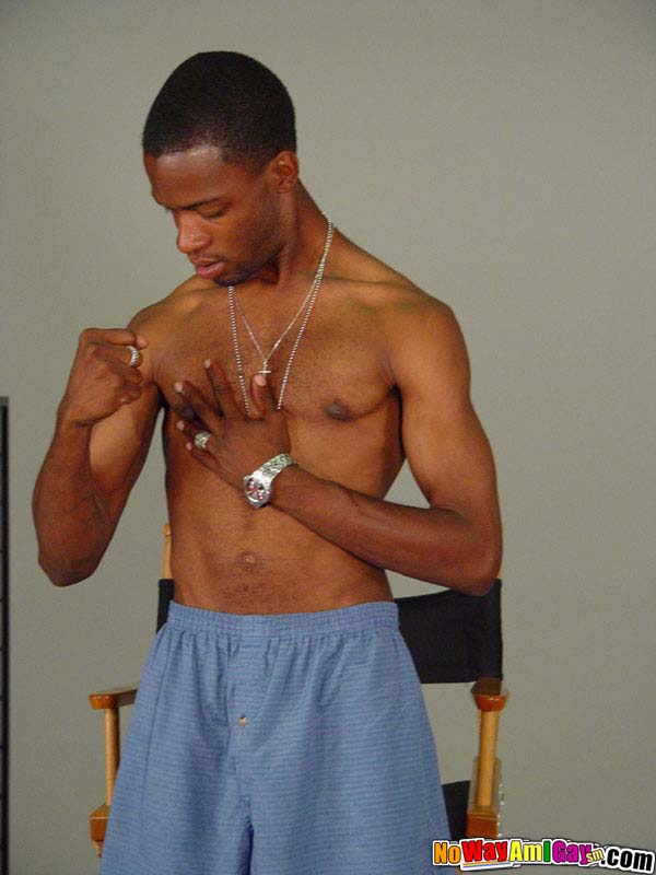 Slim ebony man shows off his muscles and as - XXX Dessert - Picture 4