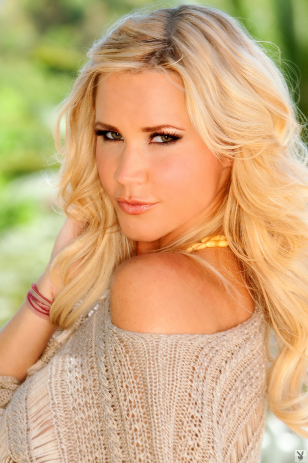 Spicy blonde rocks brown net top and jeans  - XXX Dessert - Picture 7