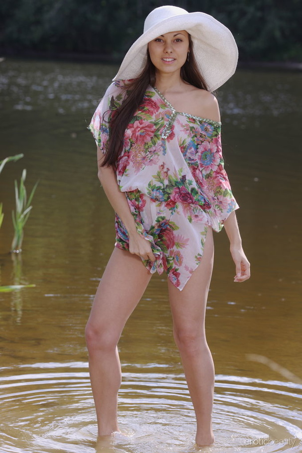 She is wearing a big hat, while being compl - XXX Dessert - Picture 5