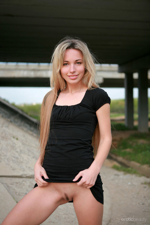 Shameless 18 yo blonde is getting naked und - XXX Dessert - Picture 1