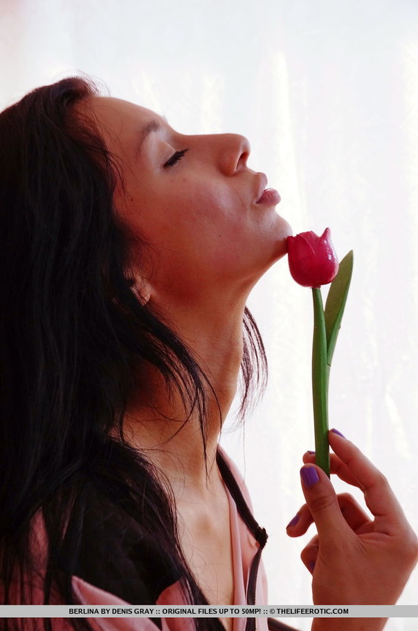 Chick gets in the mood and uses a flower in - XXX Dessert - Picture 4