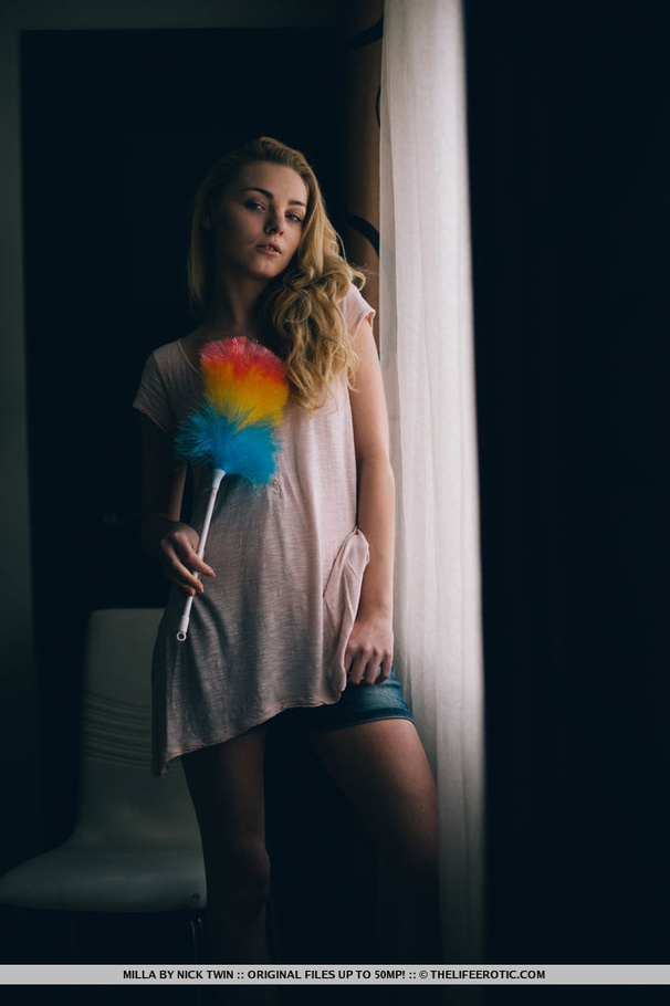 Pretty blonde takes a break from cleaning a - XXX Dessert - Picture 1