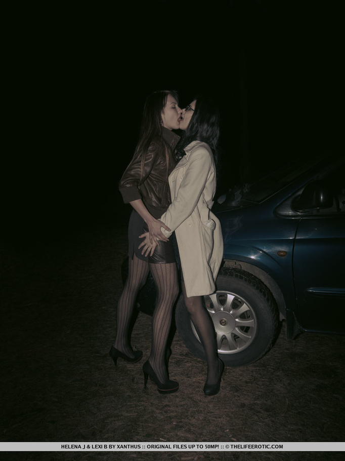 Hot lesbians get horny and eat each other o - XXX Dessert - Picture 1