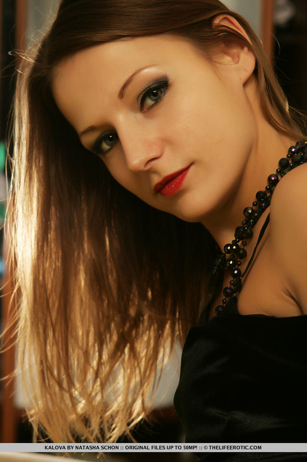 Tight blonde in lingerie teases her naked b - XXX Dessert - Picture 1