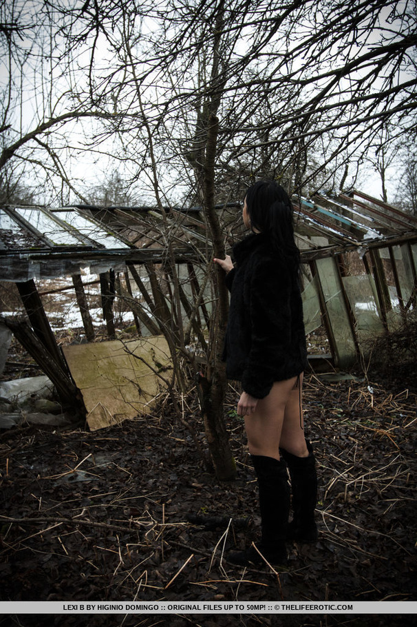 Horny black-haired slut spreads her lips ou - XXX Dessert - Picture 1