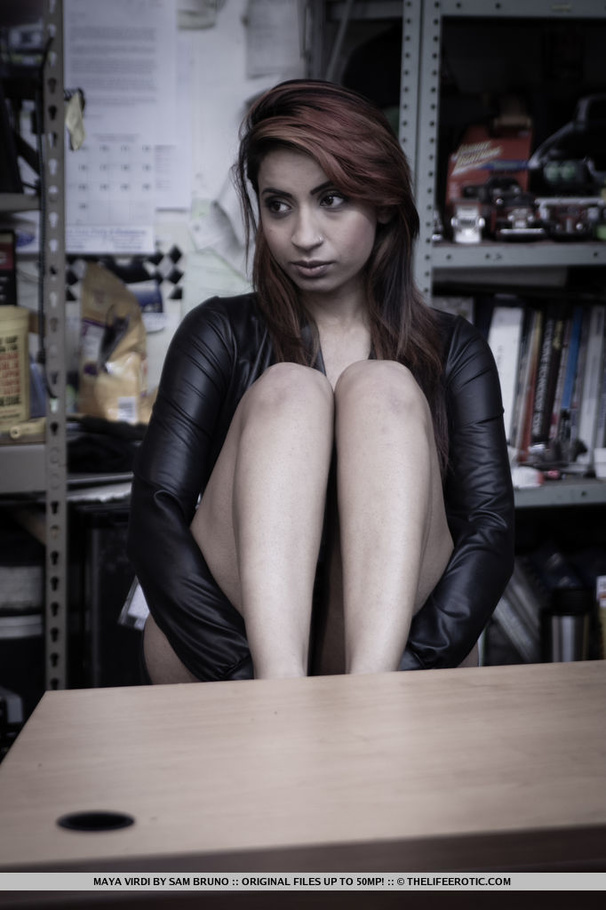 Exotic chick in black plays with herself in - XXX Dessert - Picture 1